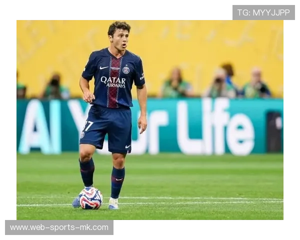 巴黎圣日耳曼身体对抗课：边路球员加强对抗与冲刺能力